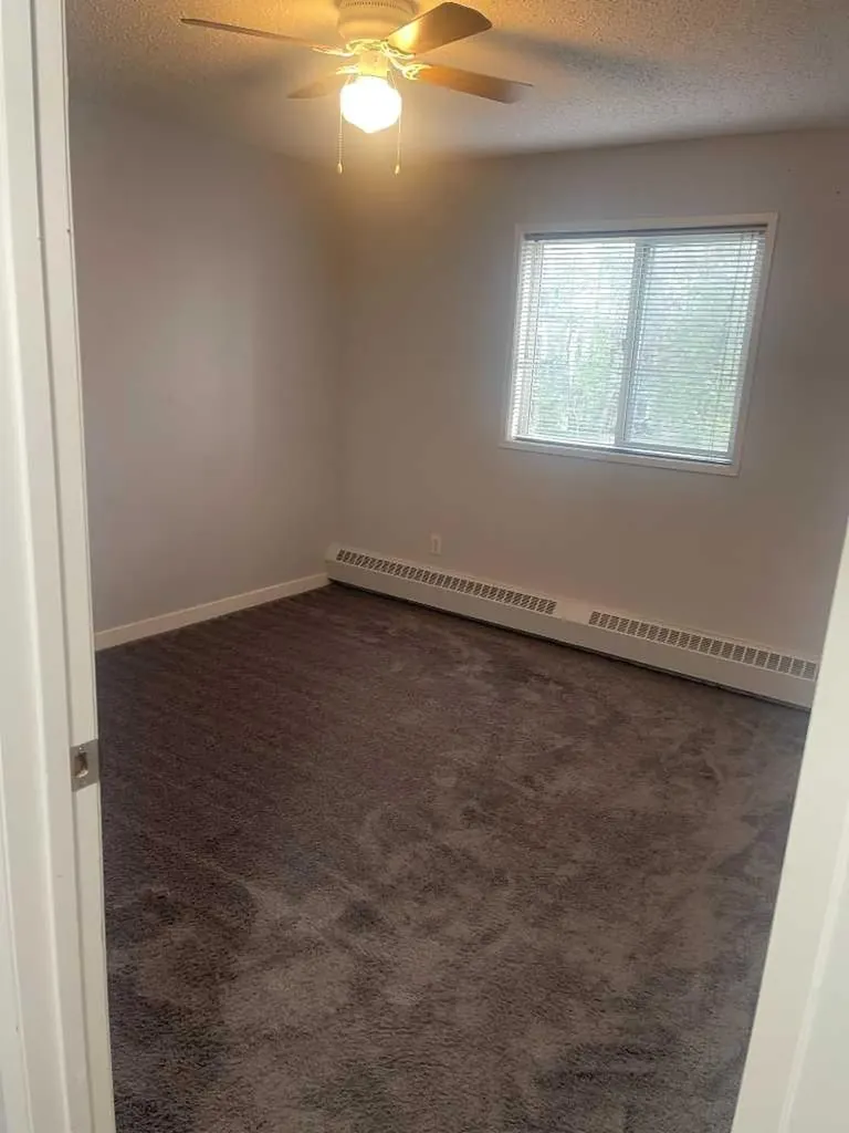 21 Dover Point SE Calgary AB T2B3K4