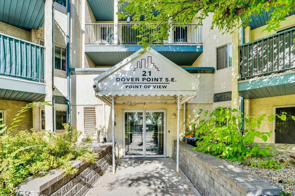 21 Dover Point SE Calgary AB T2B3K4