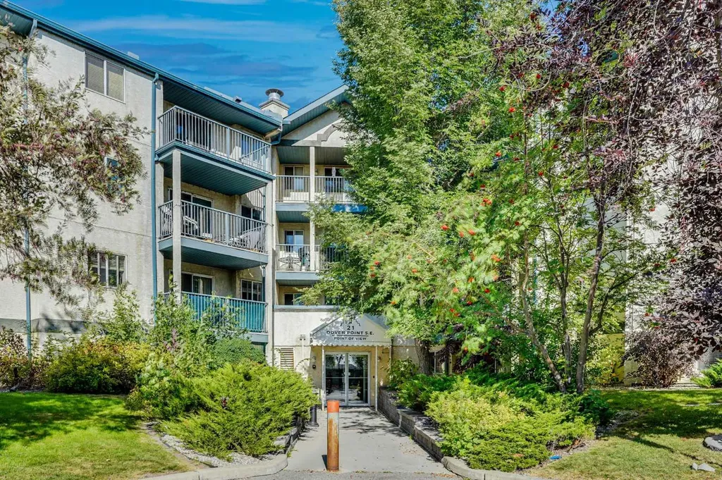 21 Dover Point SE Calgary AB T2B3K4
