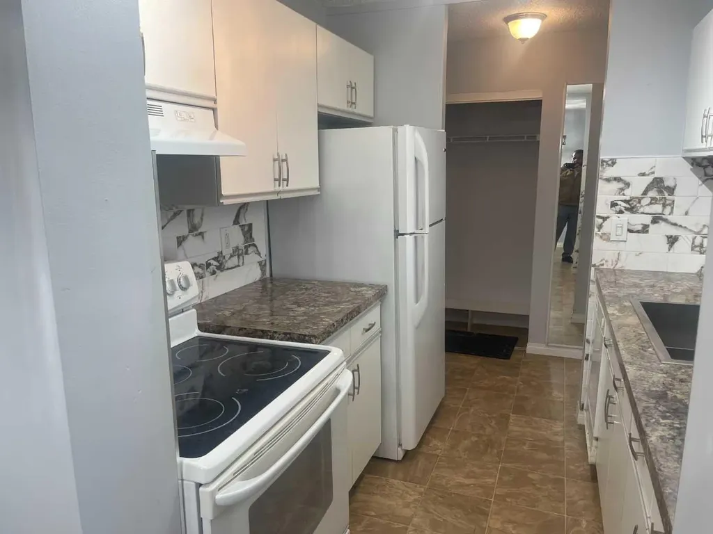 21 Dover Point SE Calgary AB T2B3K4