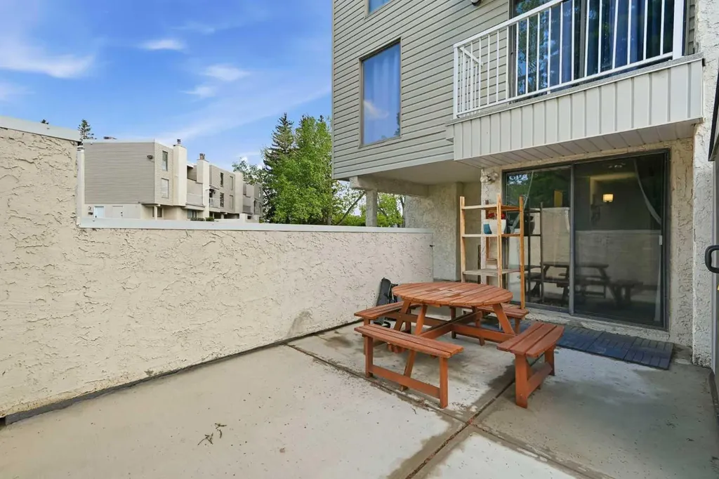 3500 Varsity Drive NW Calgary AB T2L 1Y3