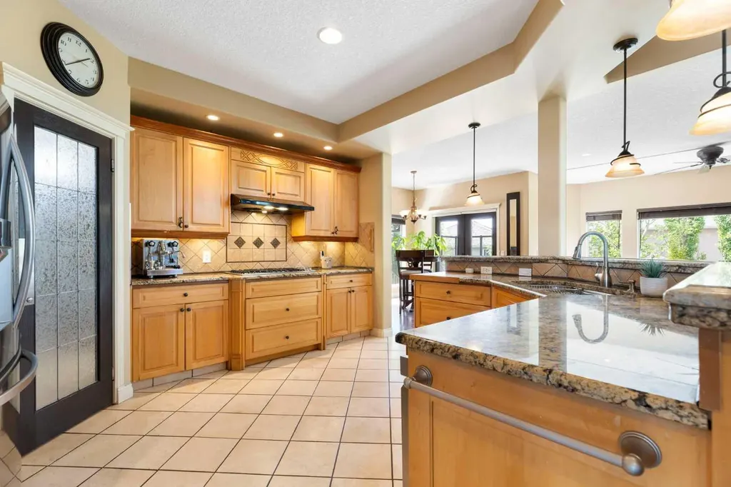410 Royal Crest Bay NW Calgary AB T3G4M8