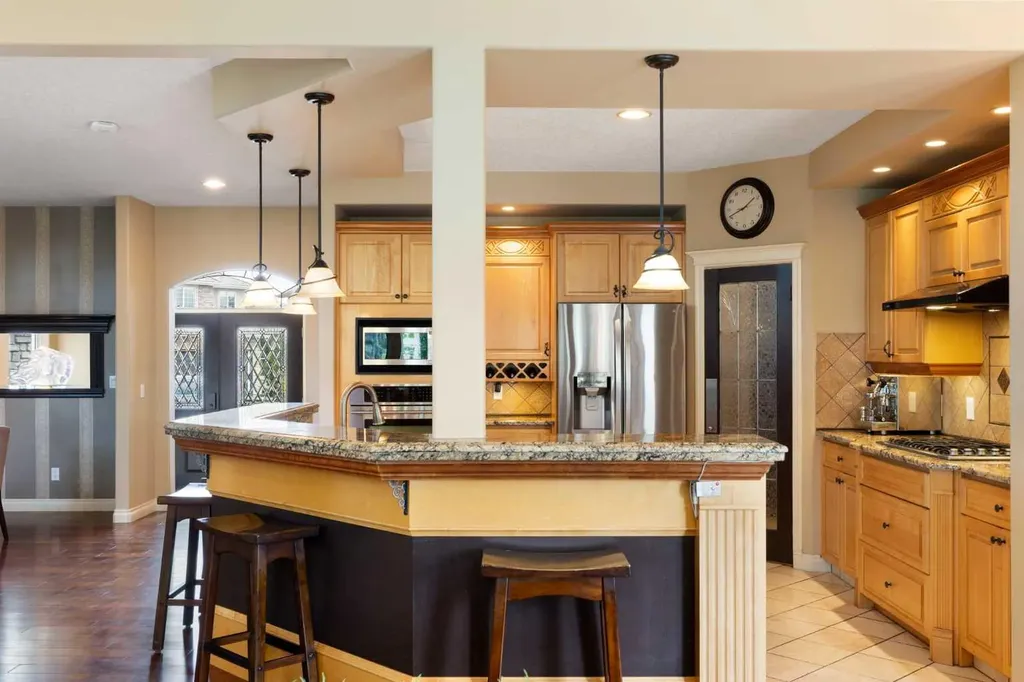 410 Royal Crest Bay NW Calgary AB T3G4M8