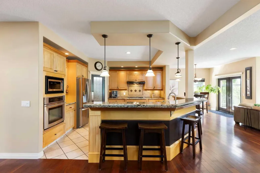 410 Royal Crest Bay NW Calgary AB T3G4M8