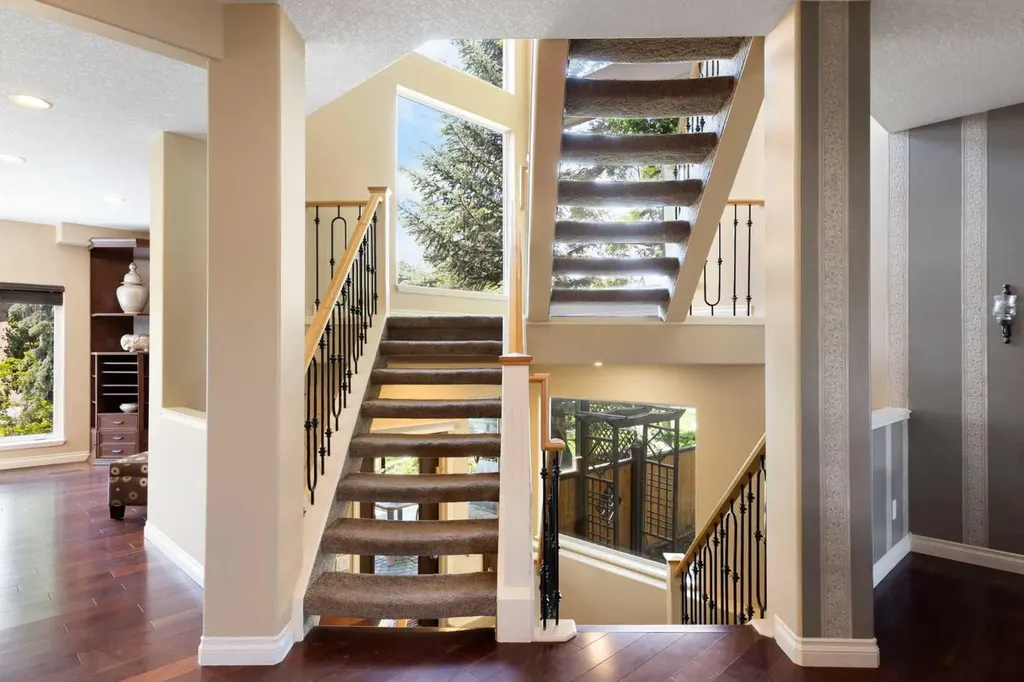 410 Royal Crest Bay NW Calgary AB T3G4M8