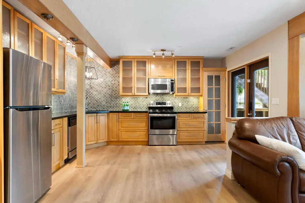 410 Royal Crest Bay NW Calgary AB T3G4M8
