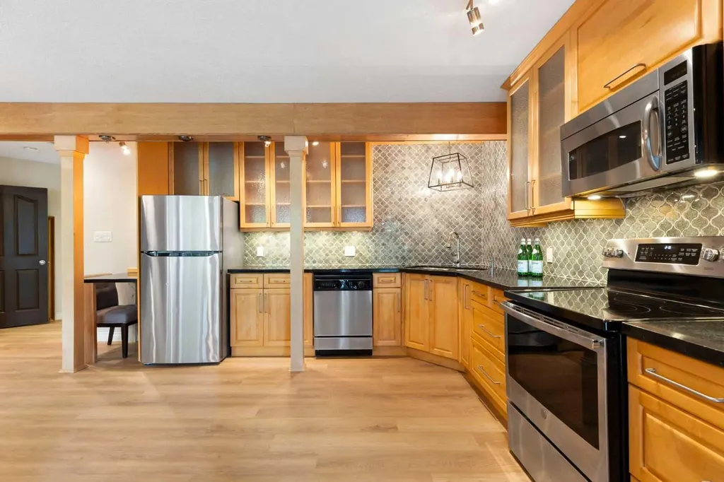 410 Royal Crest Bay NW Calgary AB T3G4M8