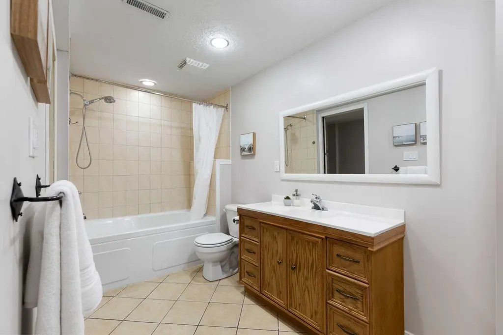 410 Royal Crest Bay NW Calgary AB T3G4M8