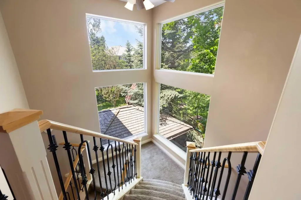 410 Royal Crest Bay NW Calgary AB T3G4M8