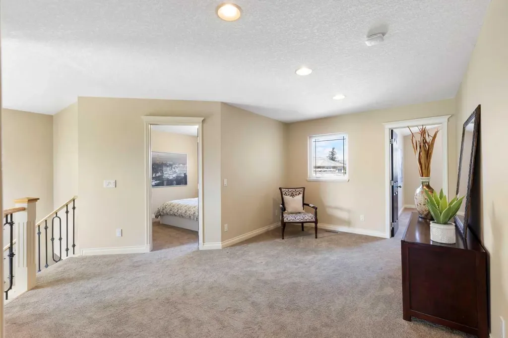 410 Royal Crest Bay NW Calgary AB T3G4M8