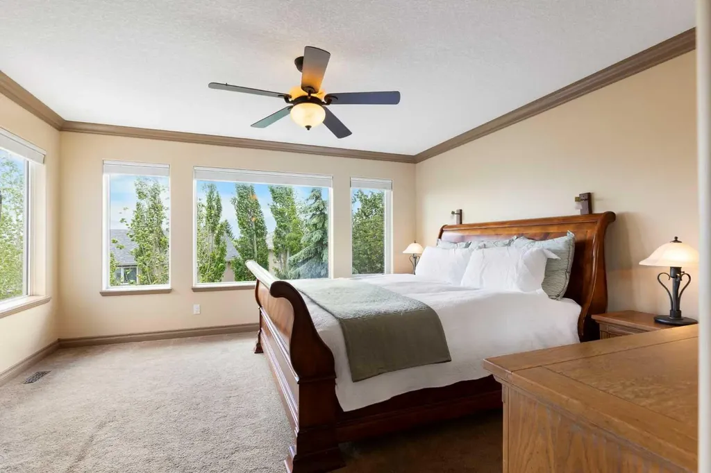 410 Royal Crest Bay NW Calgary AB T3G4M8