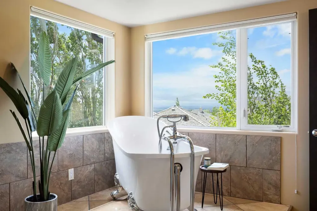 410 Royal Crest Bay NW Calgary AB T3G4M8
