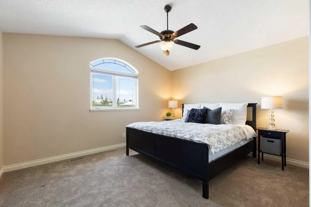 410 Royal Crest Bay NW Calgary AB T3G4M8