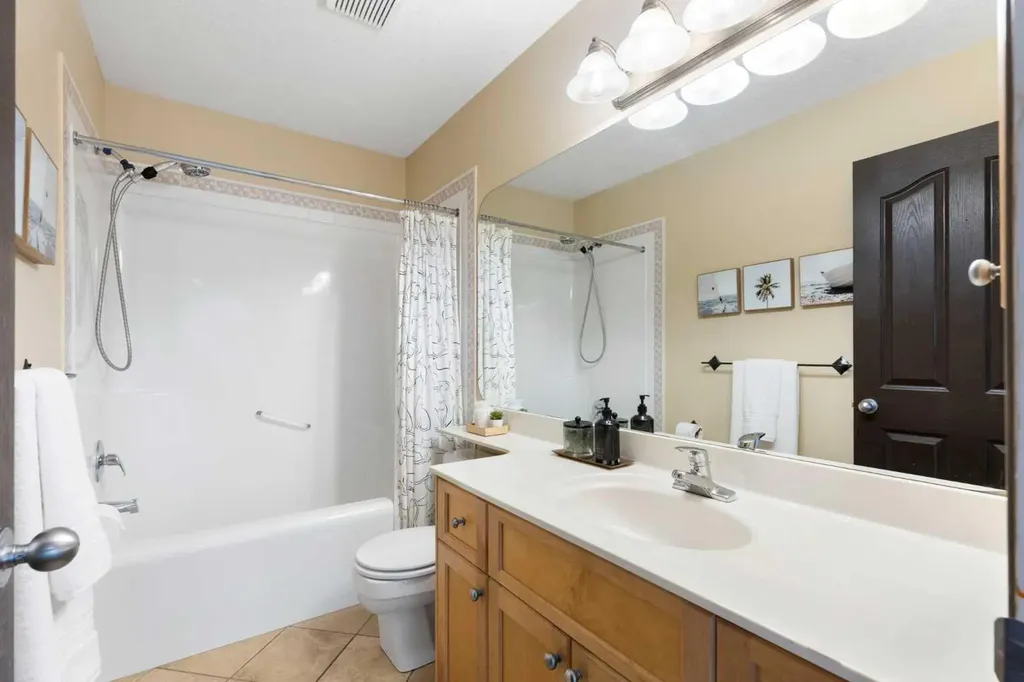 410 Royal Crest Bay NW Calgary AB T3G4M8
