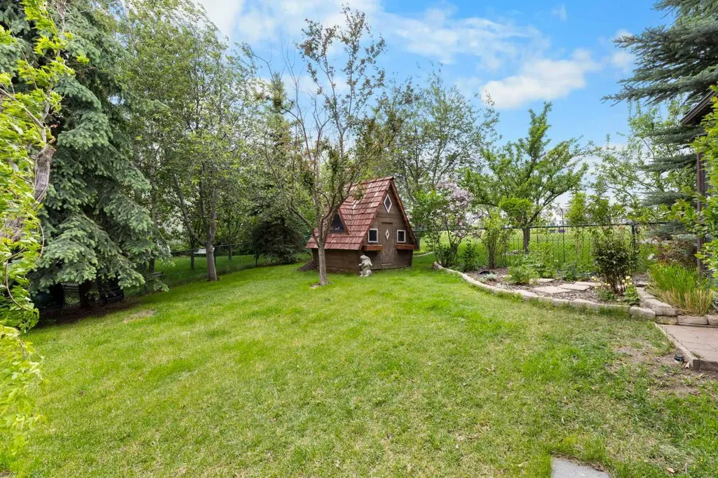410 Royal Crest Bay NW Calgary AB T3G4M8