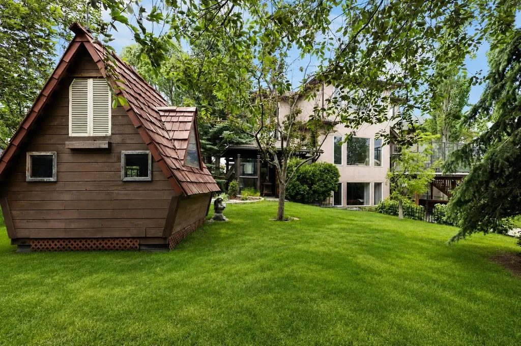 410 Royal Crest Bay NW Calgary AB T3G4M8