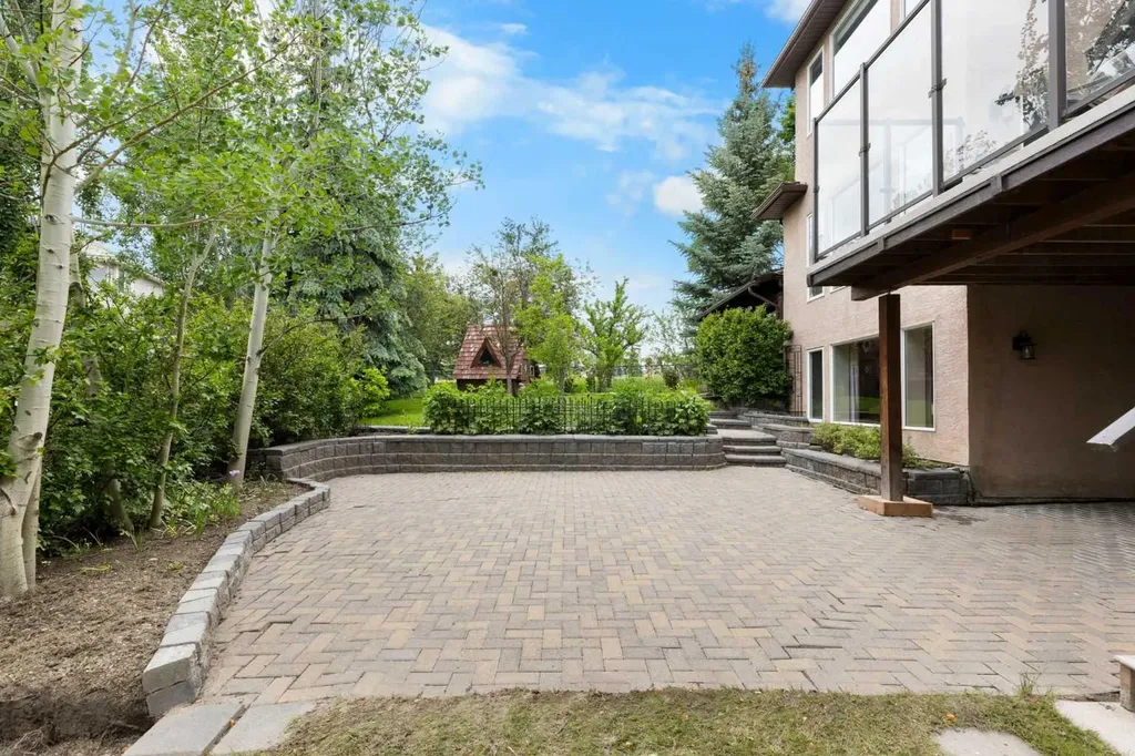 410 Royal Crest Bay NW Calgary AB T3G4M8