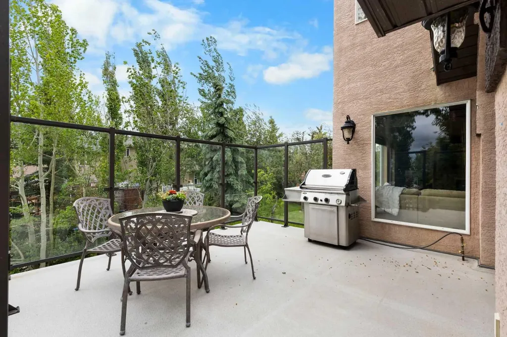 410 Royal Crest Bay NW Calgary AB T3G4M8