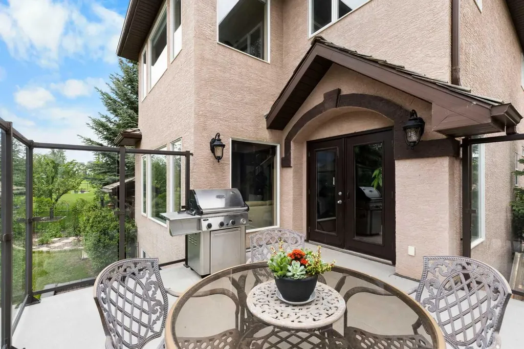 410 Royal Crest Bay NW Calgary AB T3G4M8