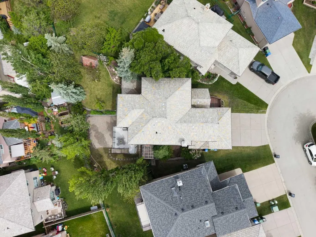 410 Royal Crest Bay NW Calgary AB T3G4M8