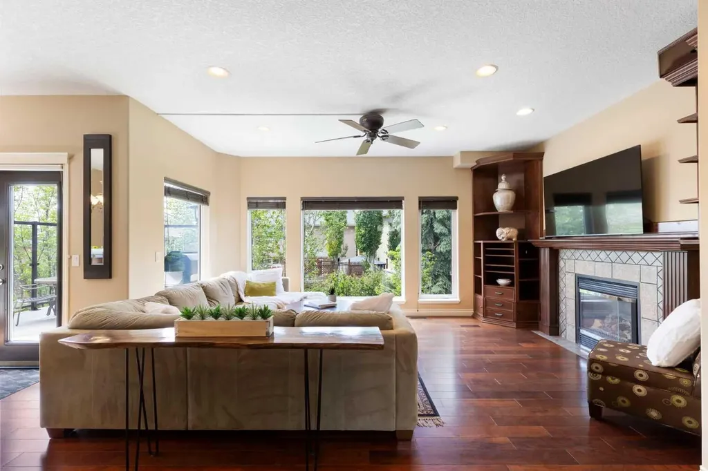 410 Royal Crest Bay NW Calgary AB T3G4M8