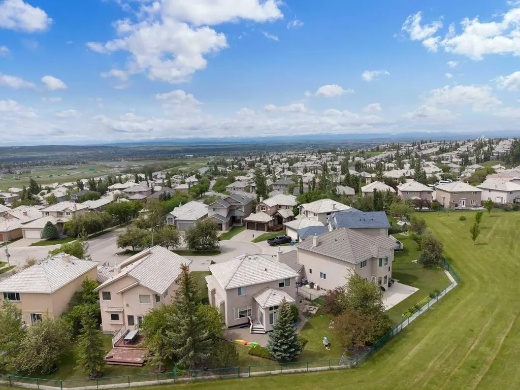 410 Royal Crest Bay NW Calgary AB T3G4M8