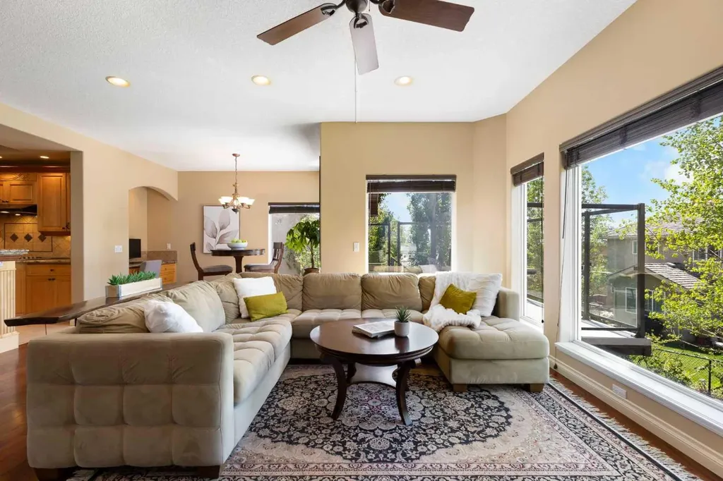 410 Royal Crest Bay NW Calgary AB T3G4M8