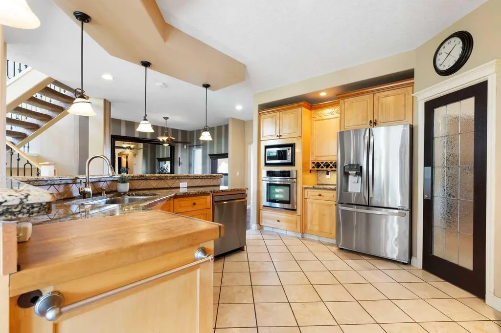 410 Royal Crest Bay NW Calgary AB T3G4M8
