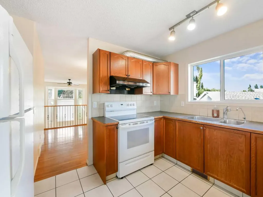 27 Erin Green Place SE Calgary AB T2B 3C2