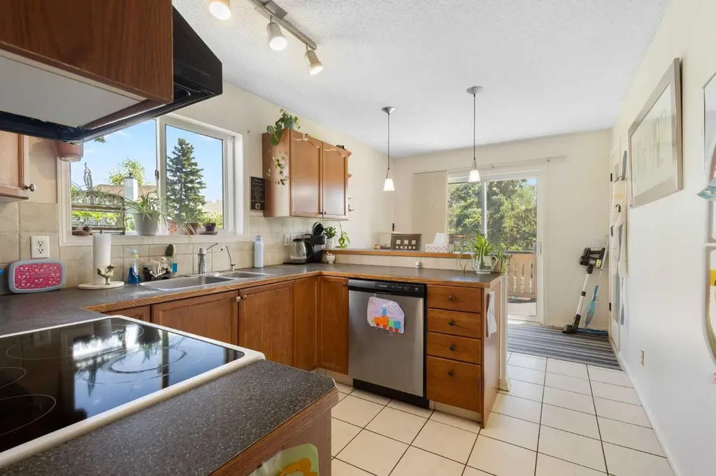 27 Erin Green Place SE Calgary AB T2B 3C2