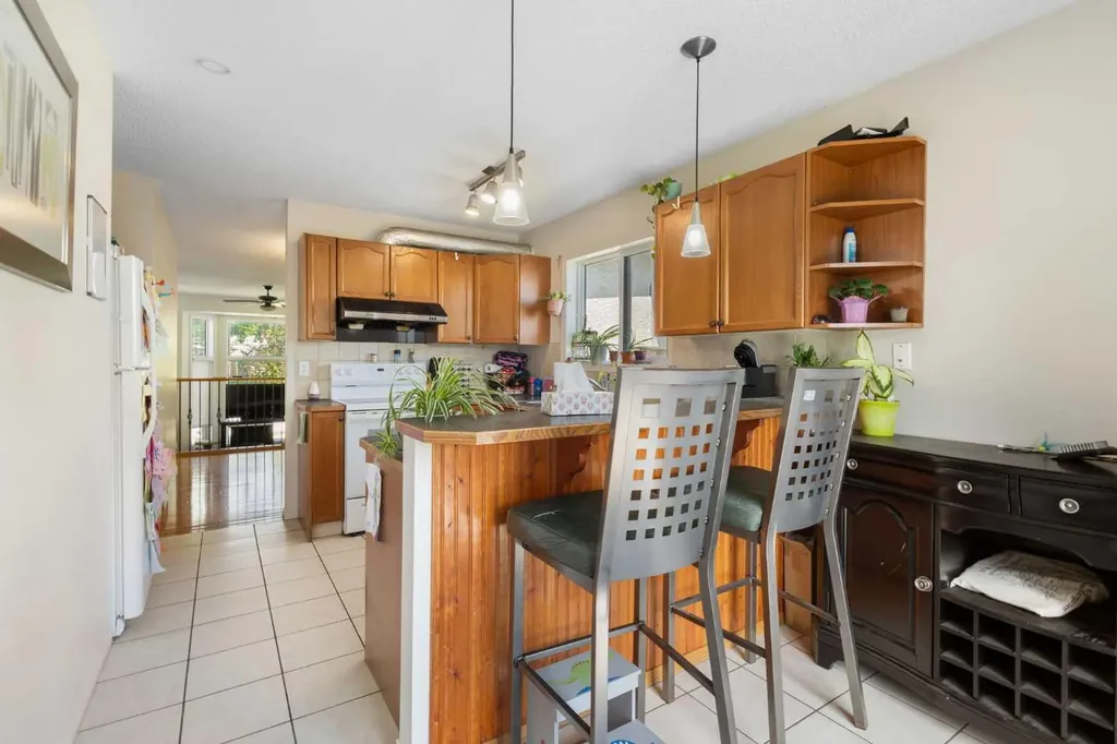 27 Erin Green Place SE Calgary AB T2B 3C2