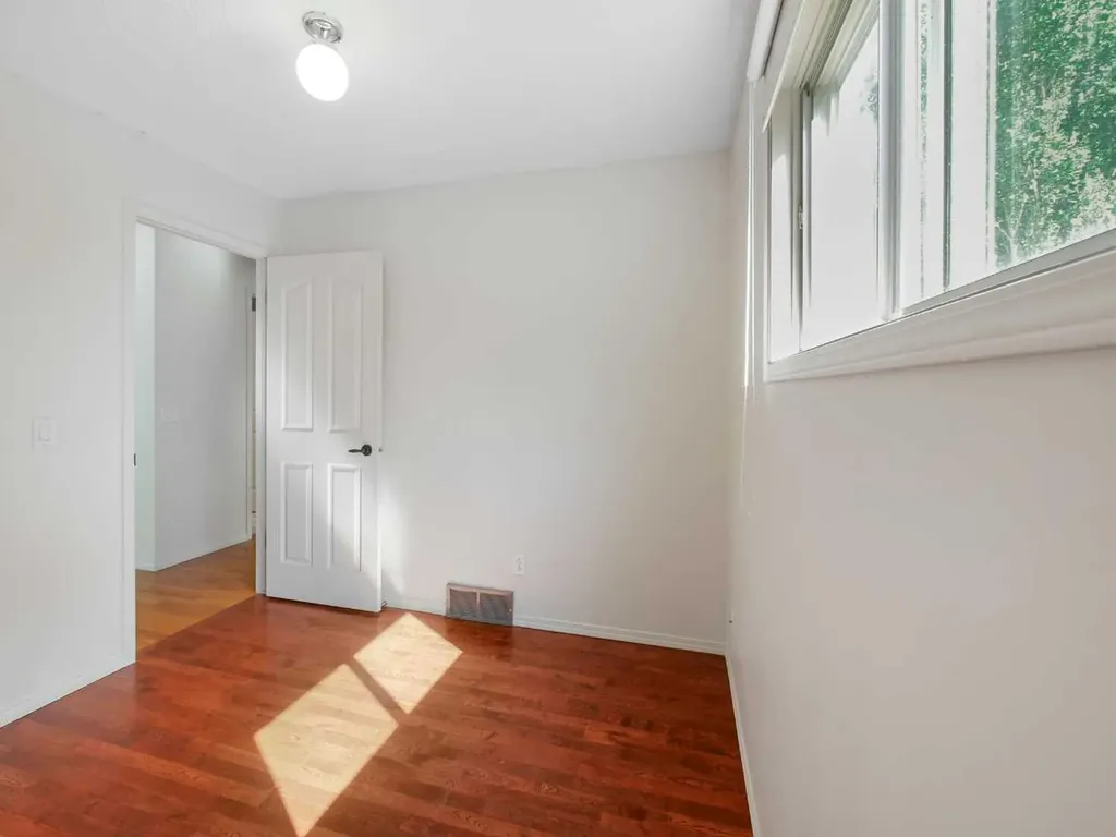 27 Erin Green Place SE Calgary AB T2B 3C2