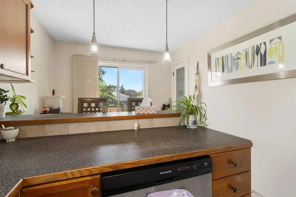 27 Erin Green Place SE Calgary AB T2B 3C2