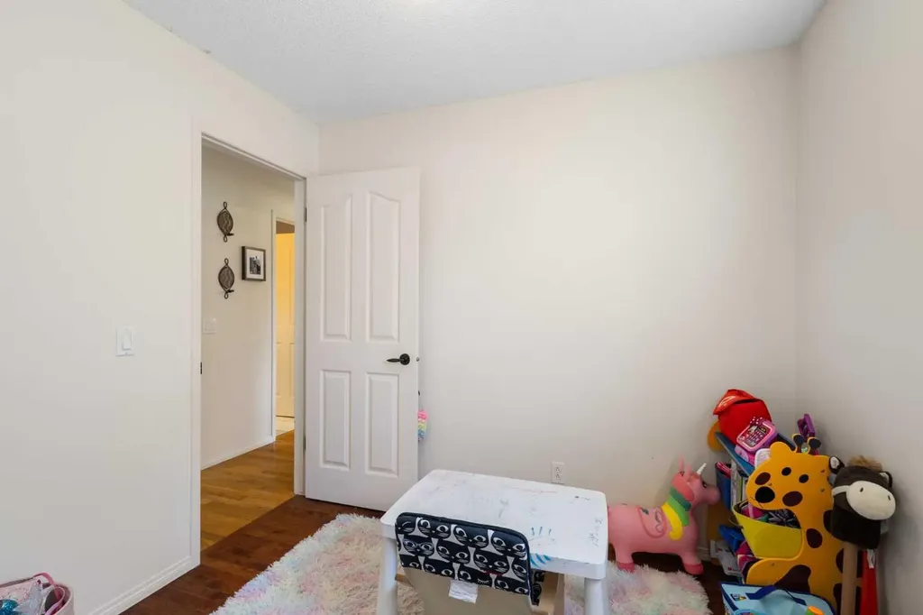 27 Erin Green Place SE Calgary AB T2B 3C2