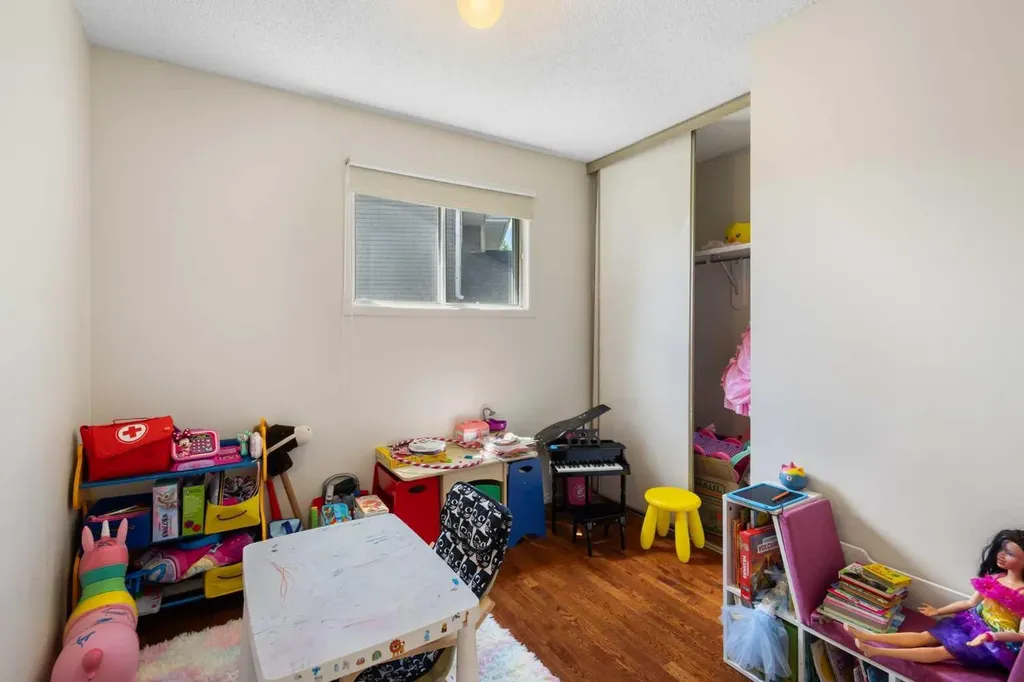 27 Erin Green Place SE Calgary AB T2B 3C2