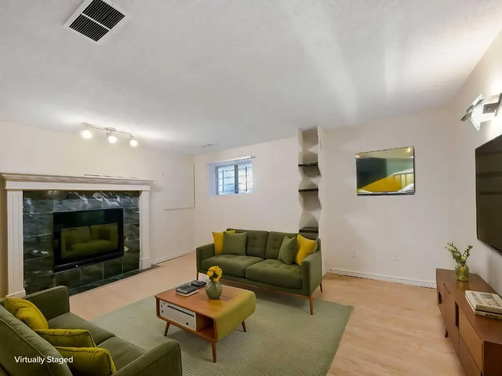 27 Erin Green Place SE Calgary AB T2B 3C2