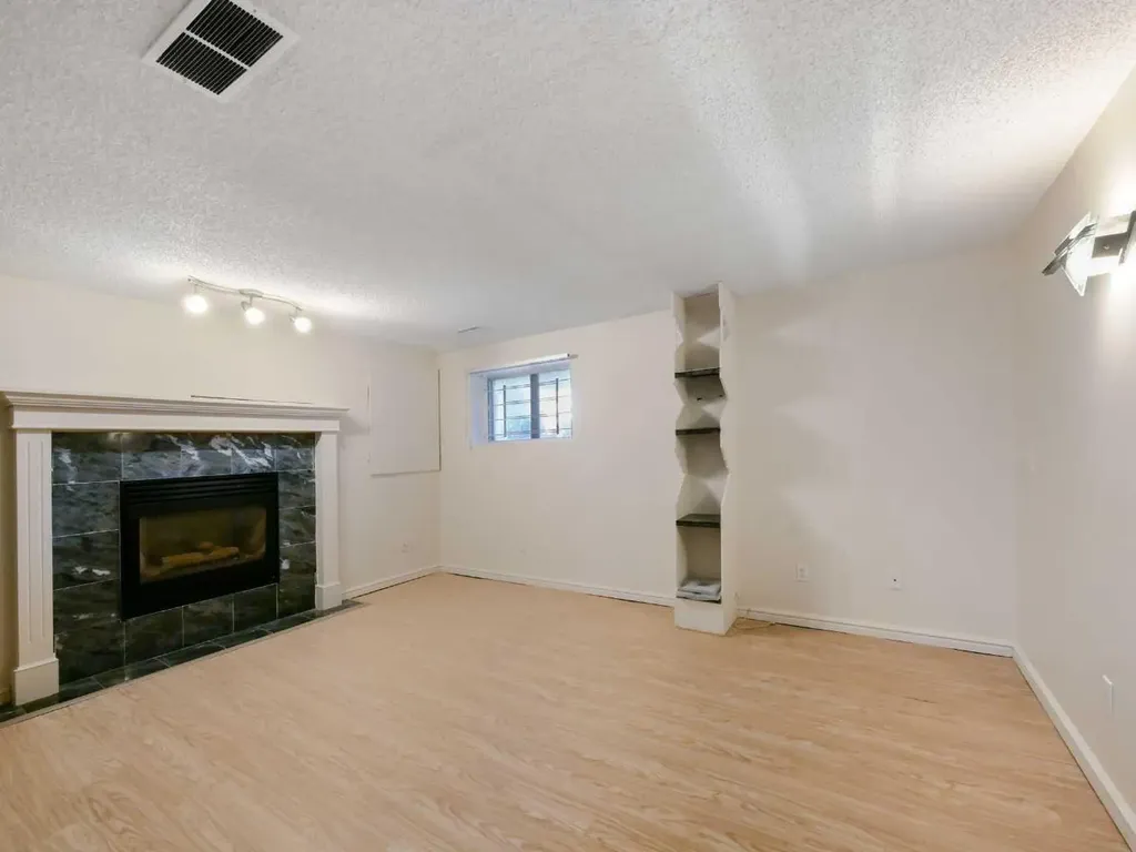 27 Erin Green Place SE Calgary AB T2B 3C2