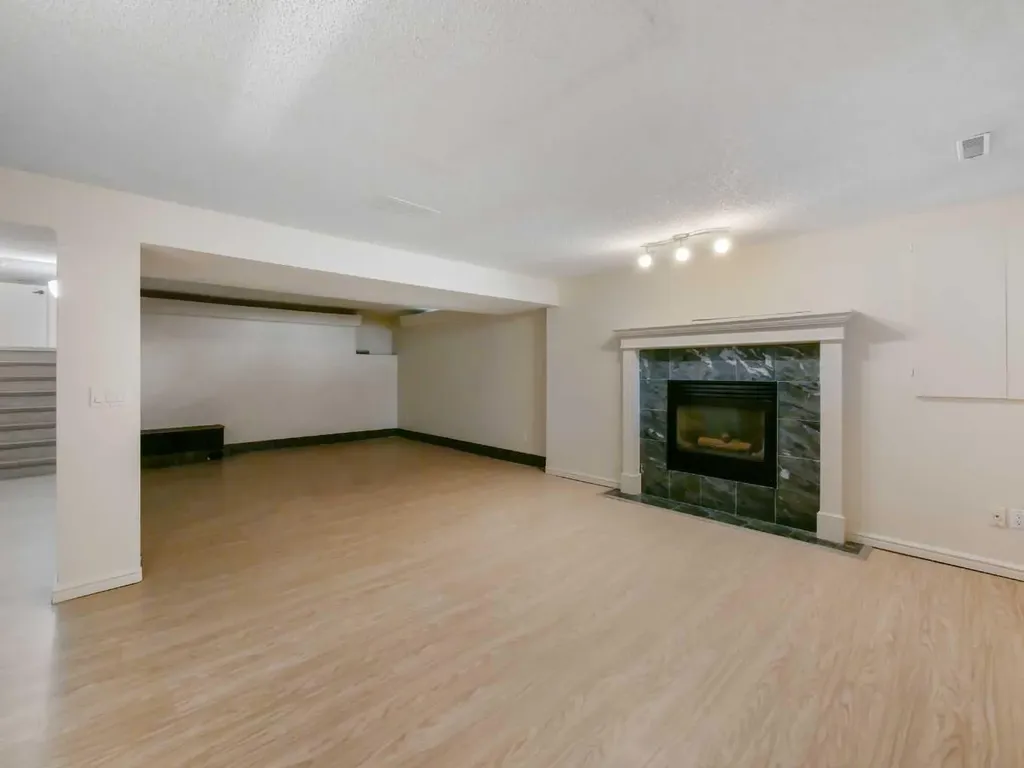 27 Erin Green Place SE Calgary AB T2B 3C2