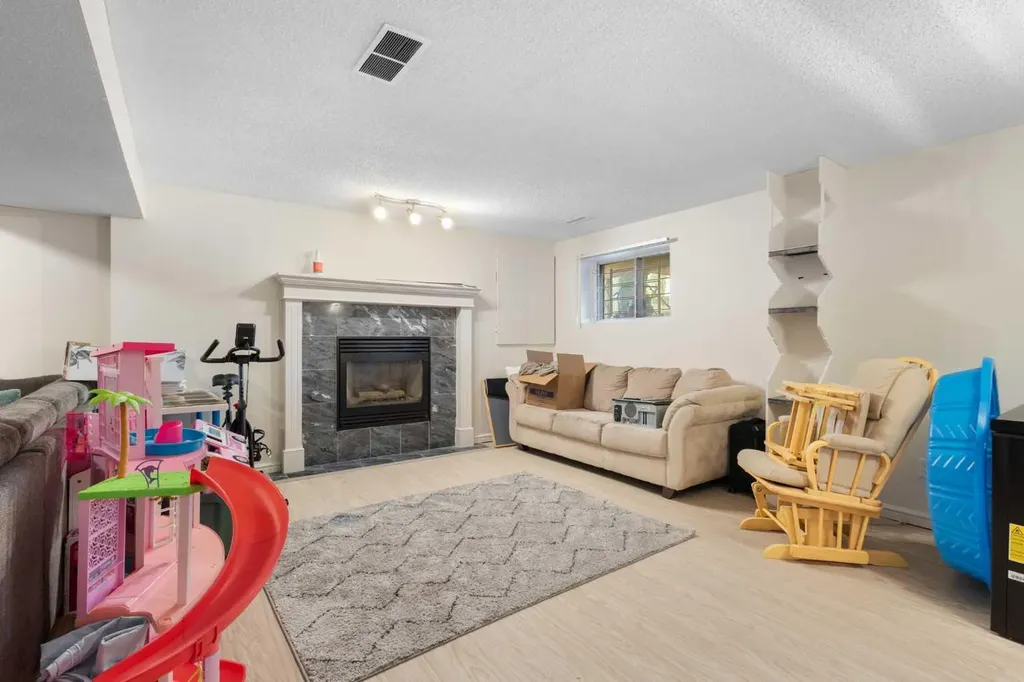 27 Erin Green Place SE Calgary AB T2B 3C2