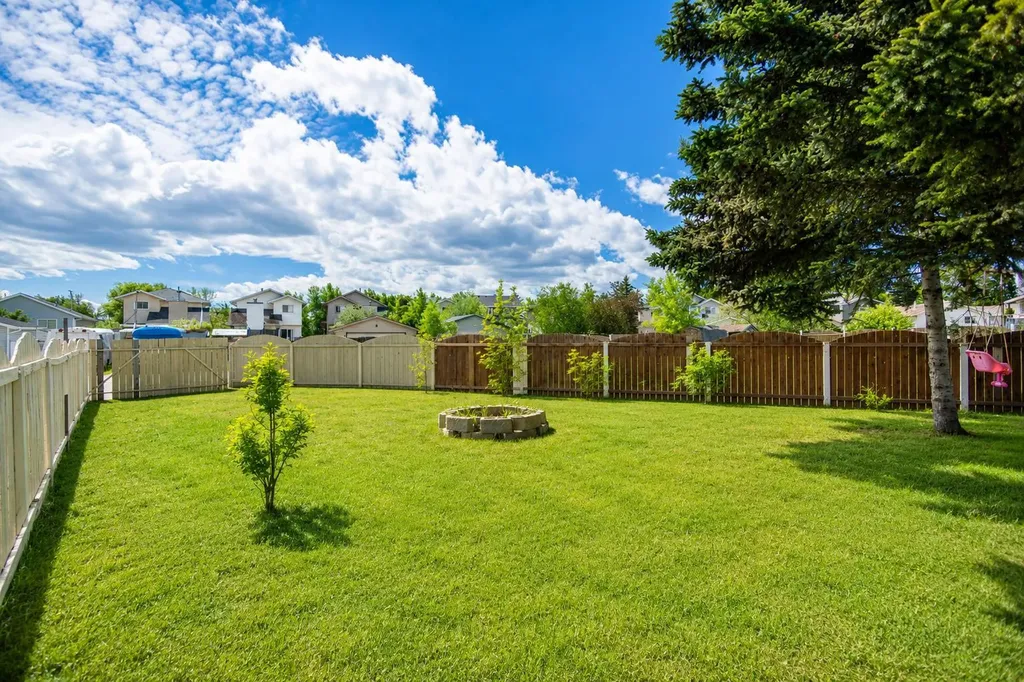 27 Erin Green Place SE Calgary AB T2B 3C2