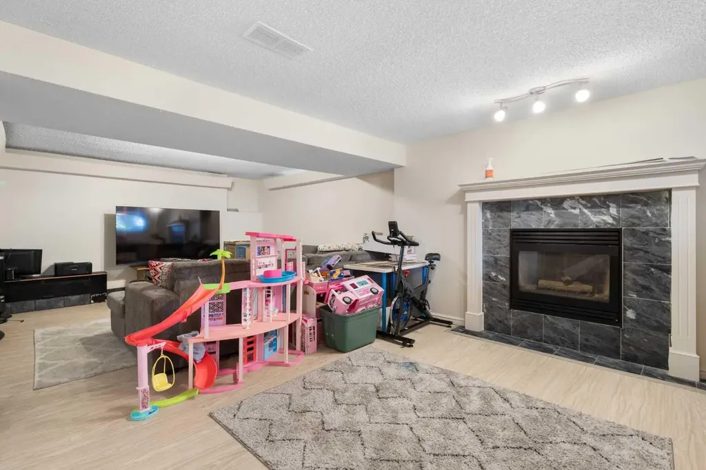 27 Erin Green Place SE Calgary AB T2B 3C2
