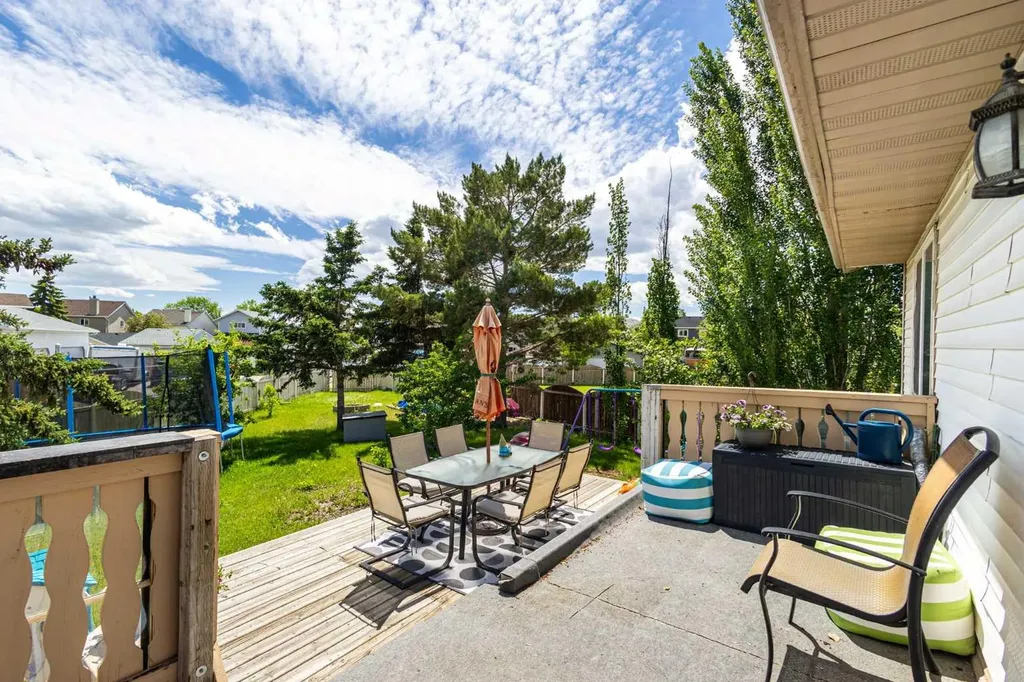 27 Erin Green Place SE Calgary AB T2B 3C2