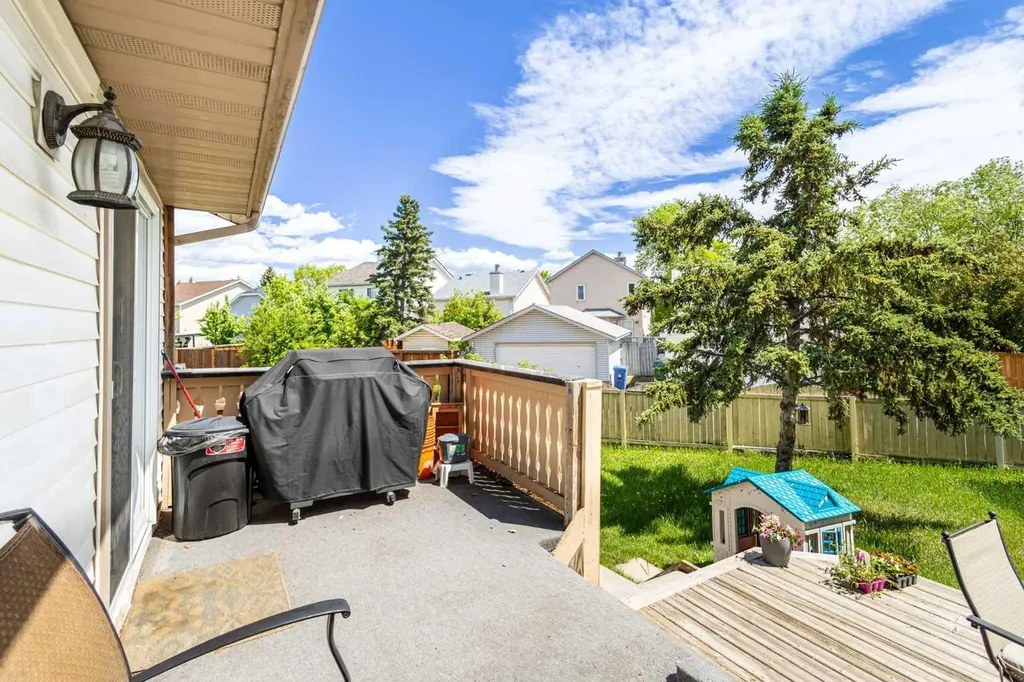 27 Erin Green Place SE Calgary AB T2B 3C2