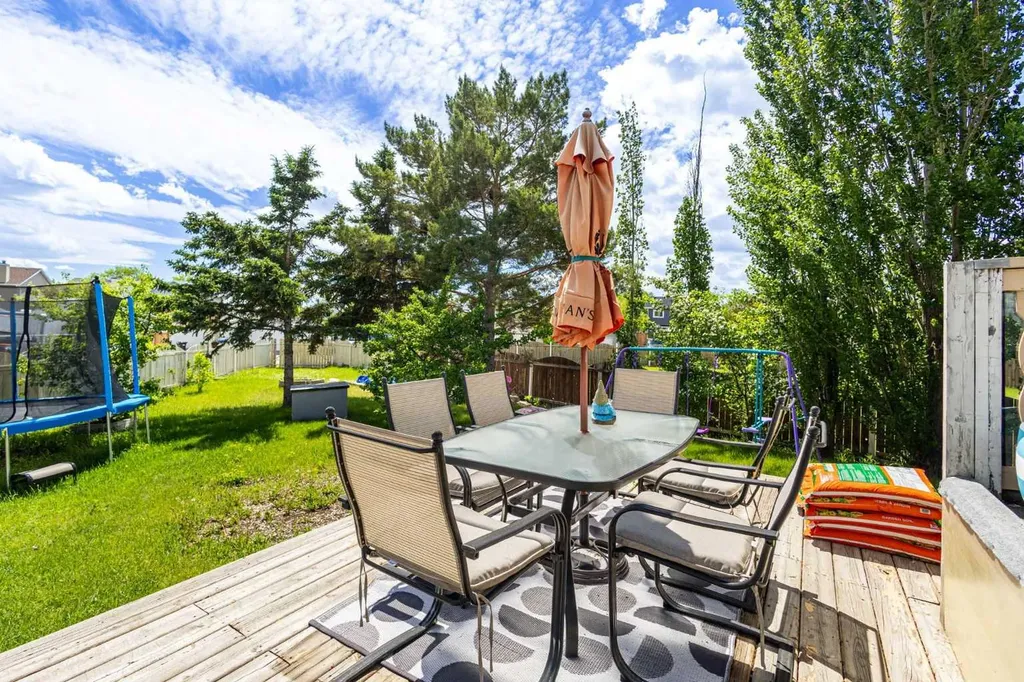 27 Erin Green Place SE Calgary AB T2B 3C2