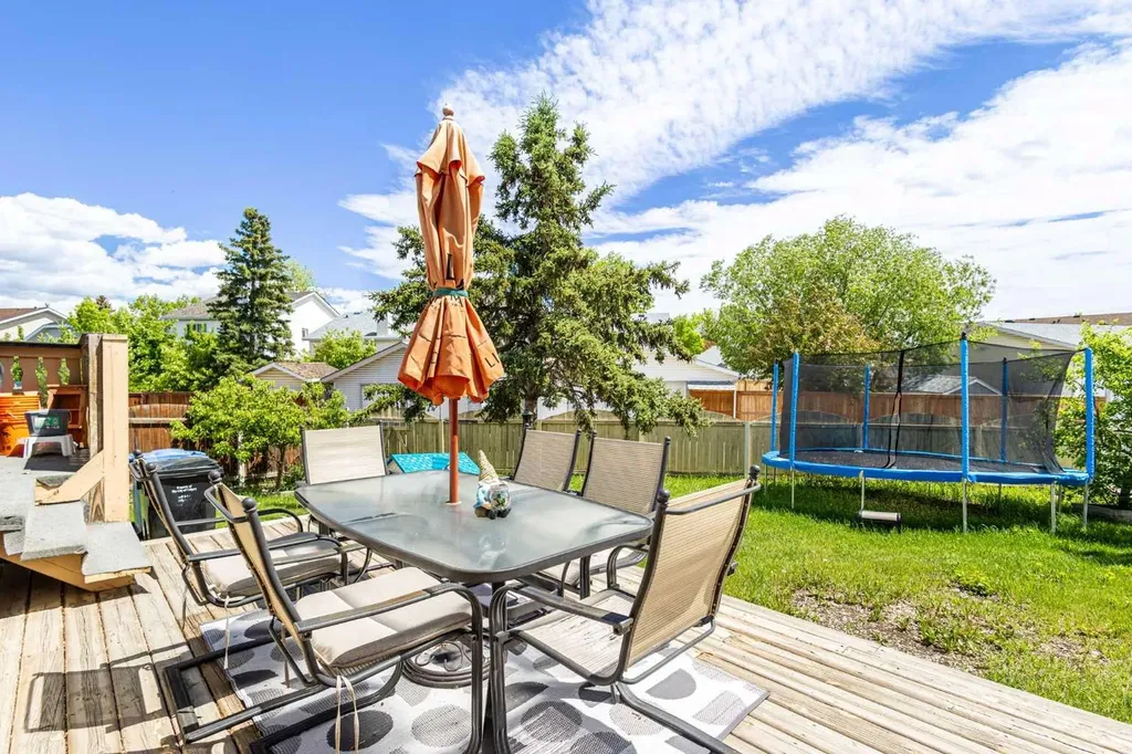 27 Erin Green Place SE Calgary AB T2B 3C2