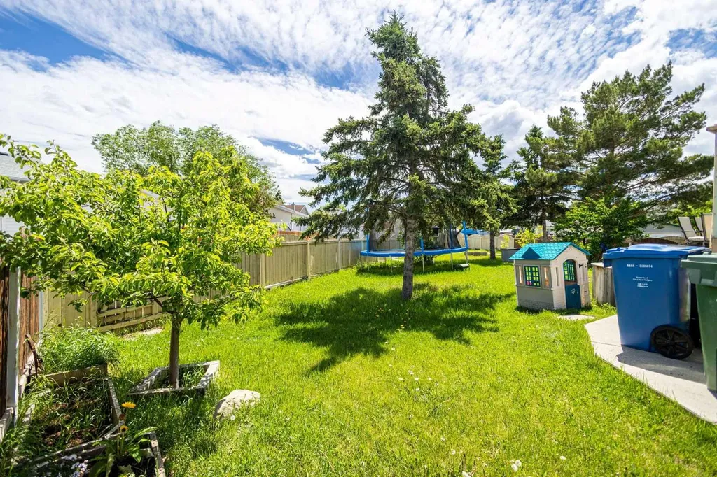 27 Erin Green Place SE Calgary AB T2B 3C2