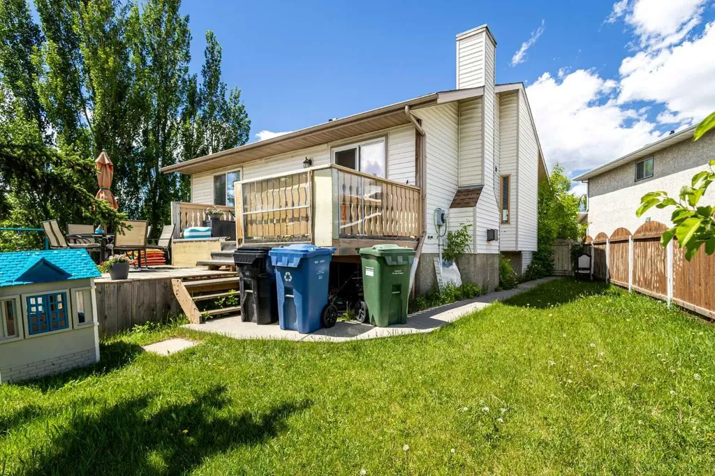 27 Erin Green Place SE Calgary AB T2B 3C2