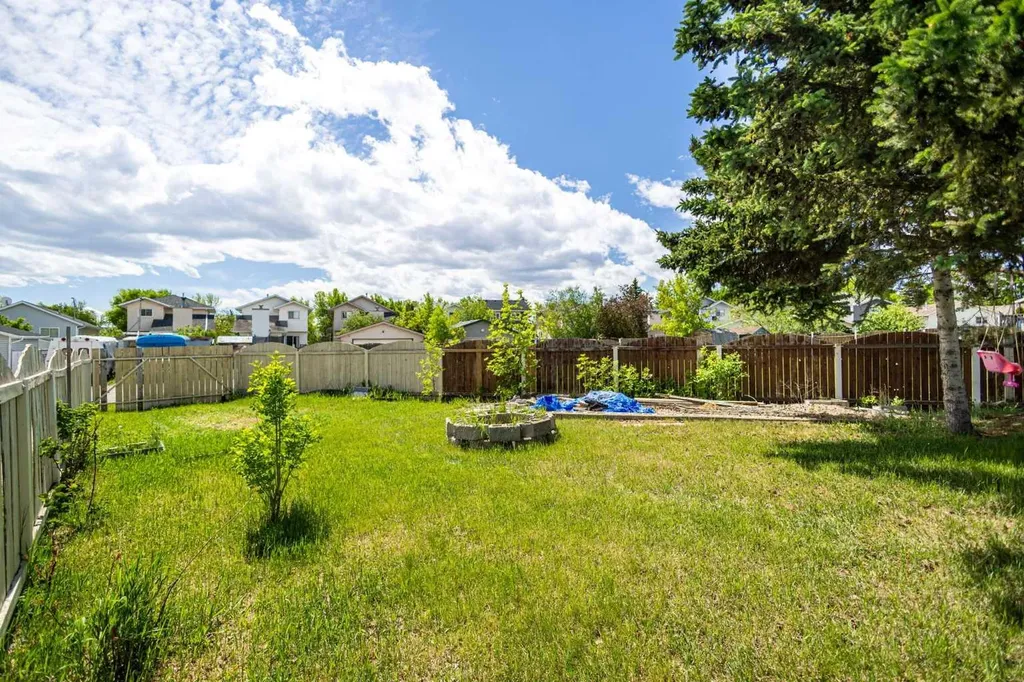 27 Erin Green Place SE Calgary AB T2B 3C2