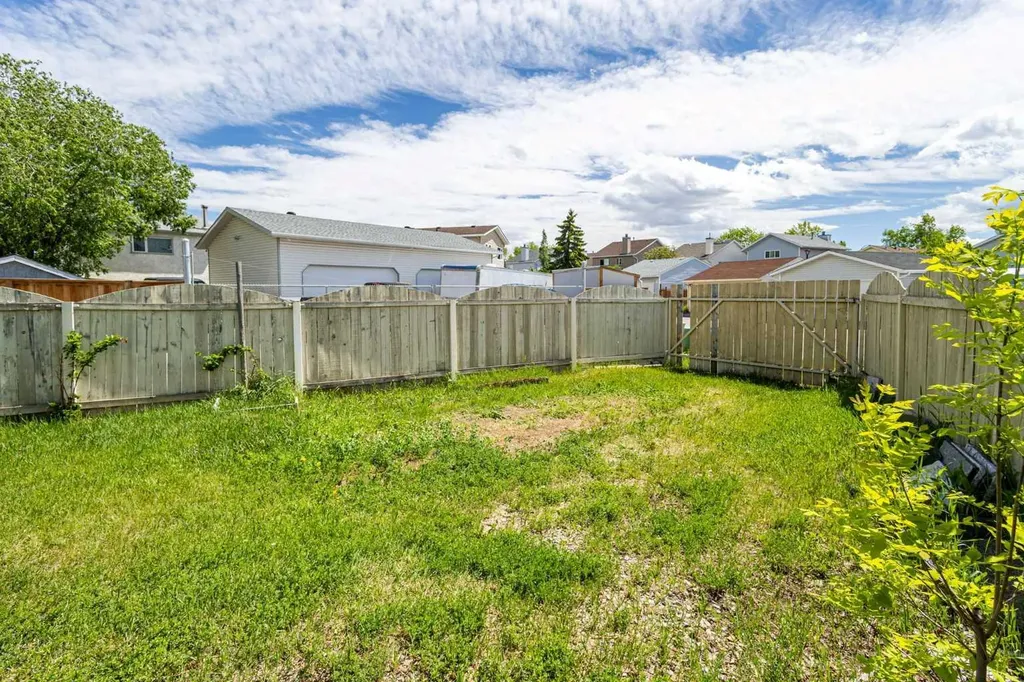 27 Erin Green Place SE Calgary AB T2B 3C2
