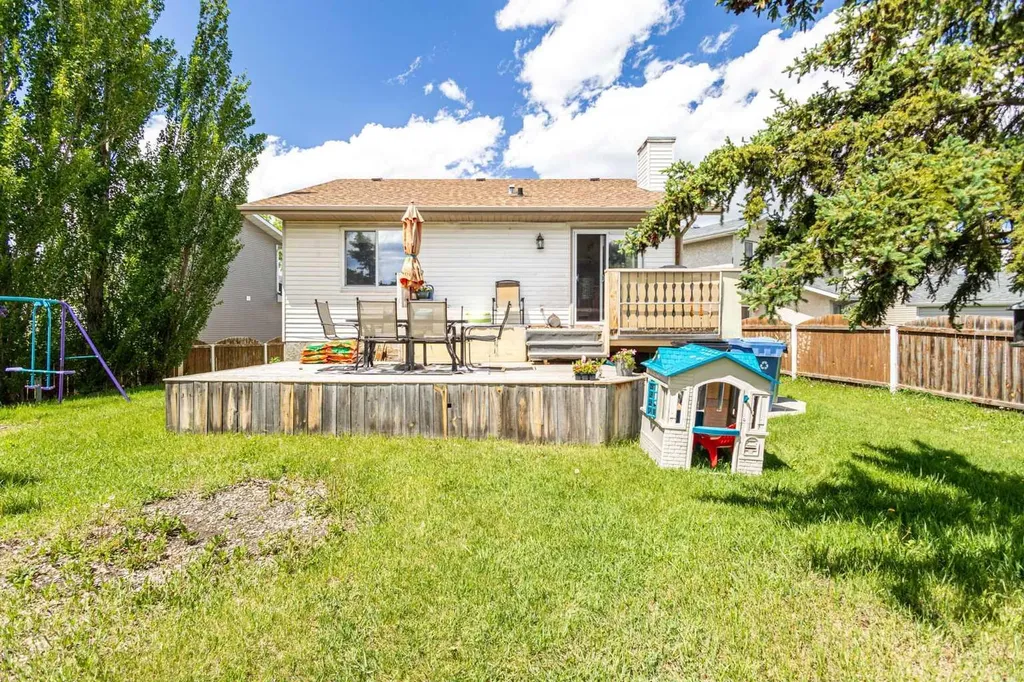 27 Erin Green Place SE Calgary AB T2B 3C2